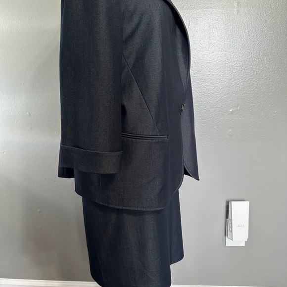 Tahari women’s 18 two-piece blazer and skirt set jacket, rolled cuffed sleeve - Picture 8 of 16